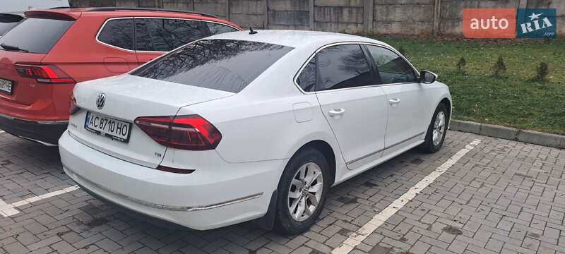Седан Volkswagen Passat 2016 в Луцке