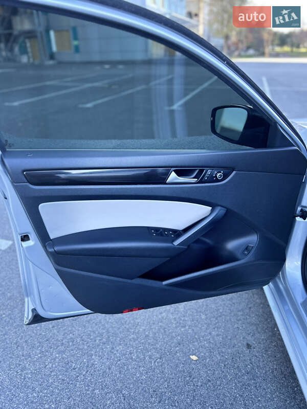 Седан Volkswagen Passat 2015 в Днепре