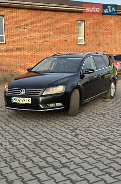 Універсал Volkswagen Passat 2012 в Вараші