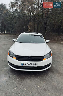 Седан Volkswagen Passat 2013 в Харкові