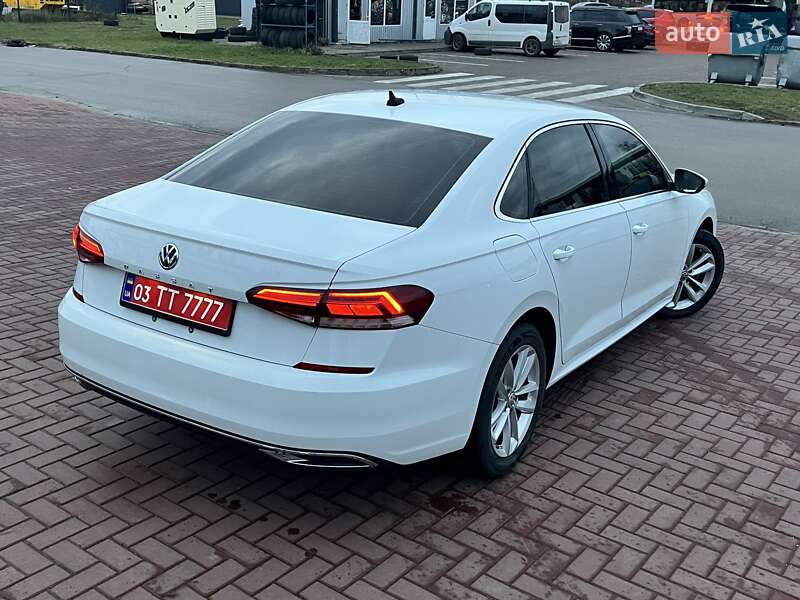 Седан Volkswagen Passat 2020 в Луцьку