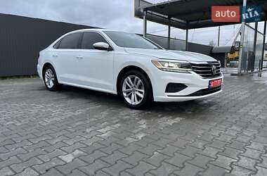 Седан Volkswagen Passat 2020 в Луцьку