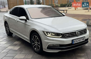 Седан Volkswagen Passat 2018 в Киеве