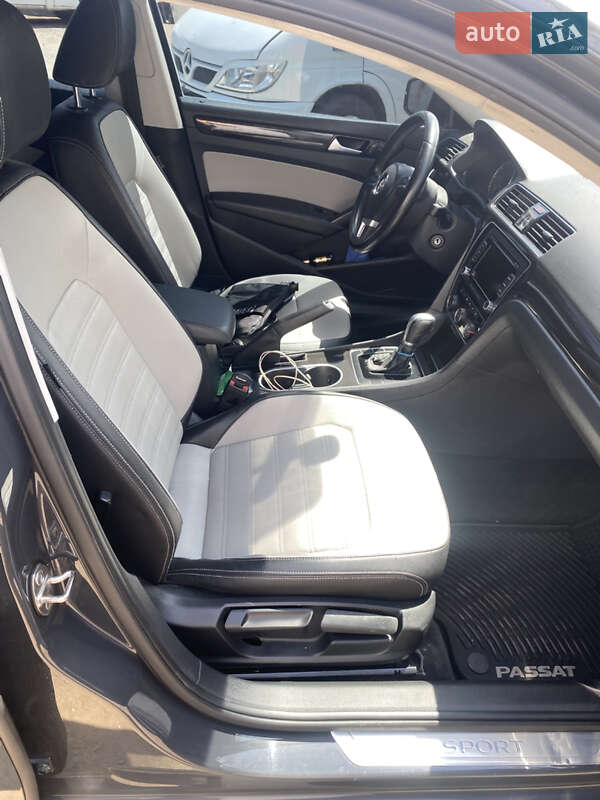 Седан Volkswagen Passat 2014 в Днепре