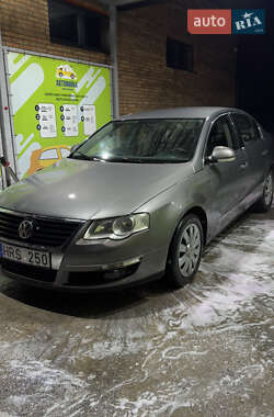 Седан Volkswagen Passat 2005 в Томашгороді