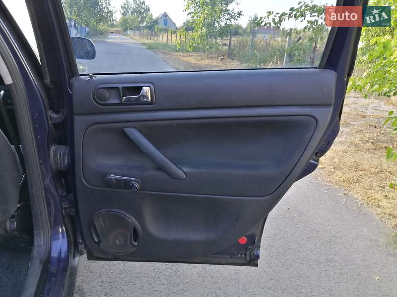 Седан Volkswagen Passat 1999 в Киеве