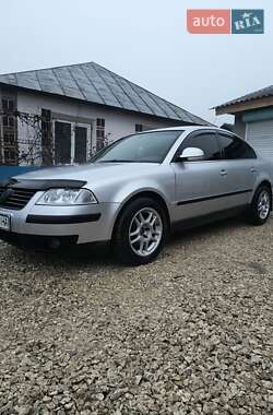 Седан Volkswagen Passat 2004 в Волочиську