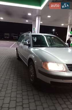 Универсал Volkswagen Passat 2000 в Цумани