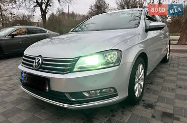 Универсал Volkswagen Passat 2013 в Хмельницком