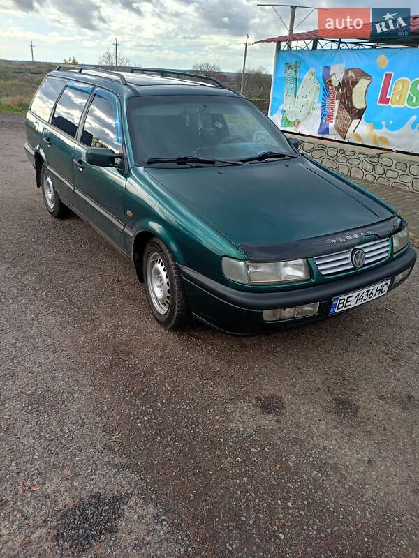 Універсал Volkswagen Passat 1995 в Миколаєві
