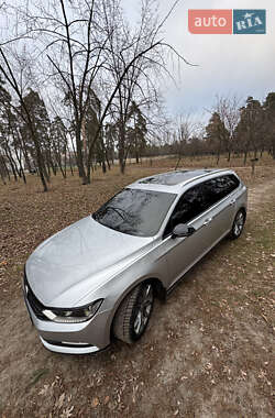 Универсал Volkswagen Passat 2015 в Киеве