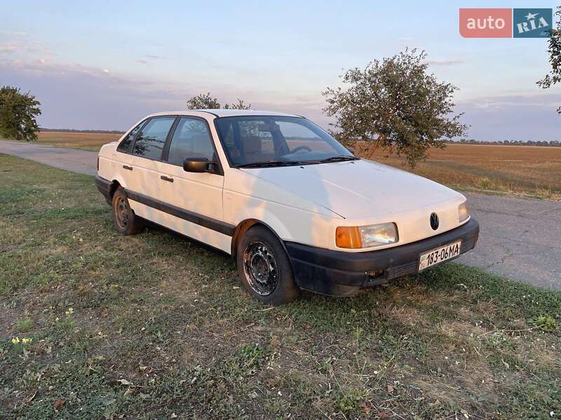 Седан Volkswagen Passat 1991 в Чернобае