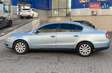 Седан Volkswagen Passat 2006 в Одессе