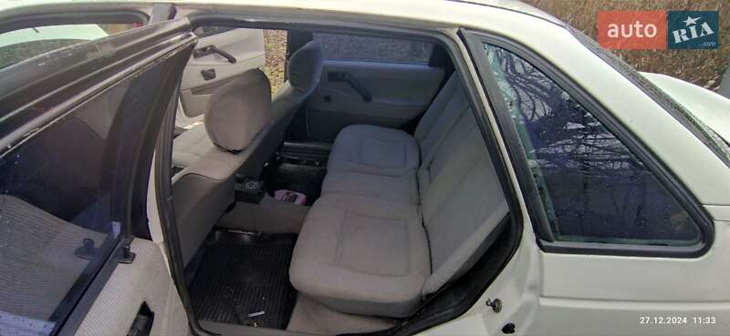 Седан Volkswagen Passat 1990 в Старокостянтинові