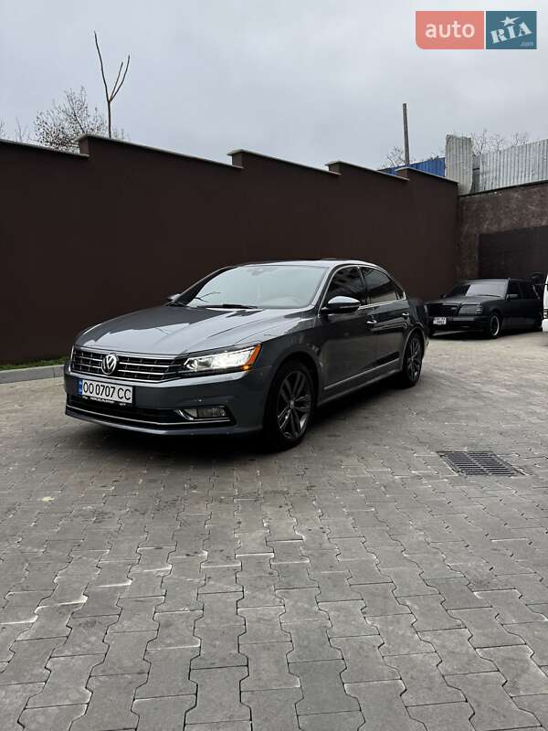 Седан Volkswagen Passat 2017 в Одессе