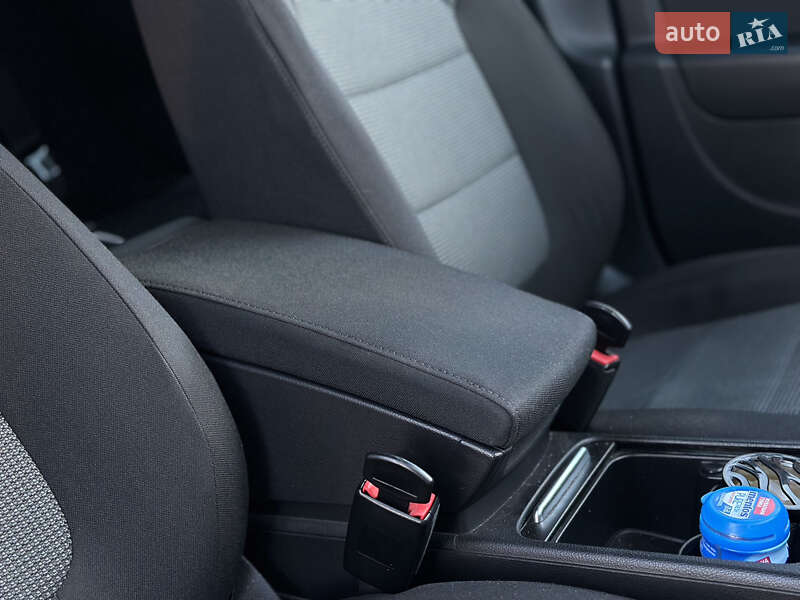 Универсал Volkswagen Passat 2014 в Староконстантинове