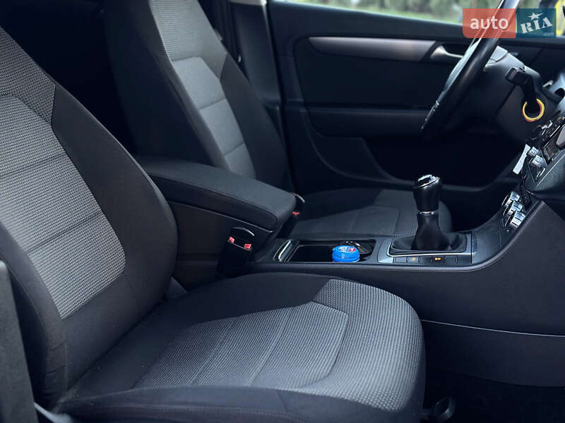 Универсал Volkswagen Passat 2014 в Староконстантинове