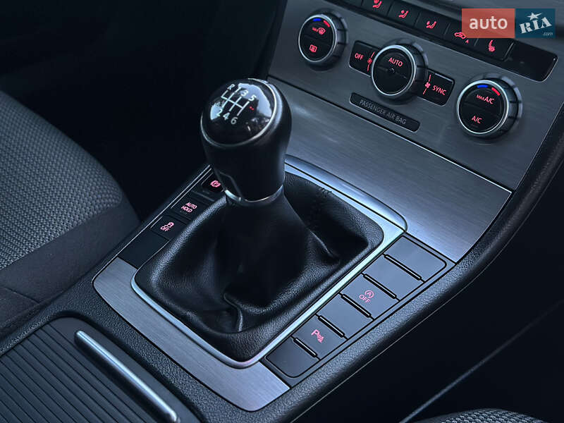 Универсал Volkswagen Passat 2014 в Староконстантинове