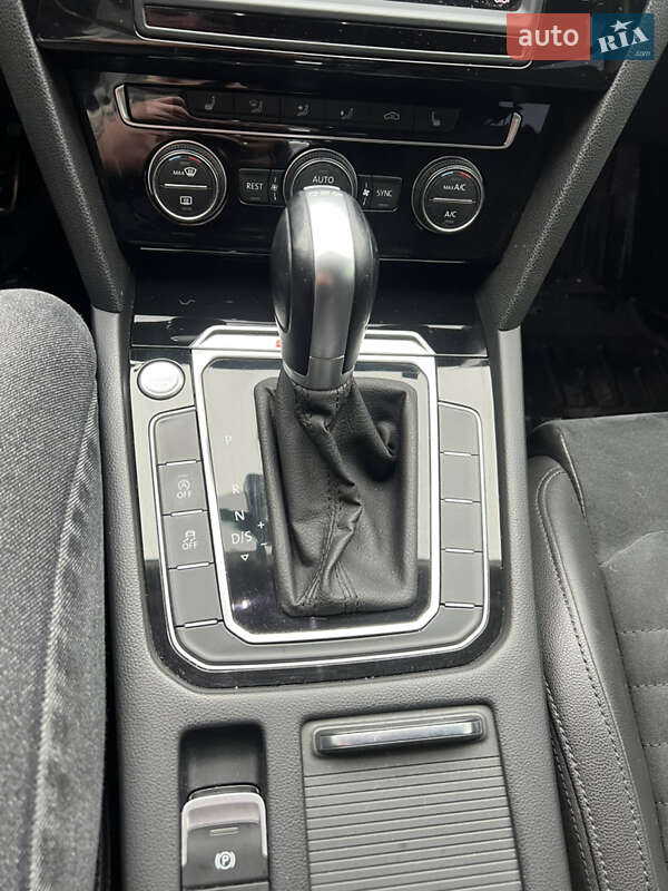 Універсал Volkswagen Passat 2016 в Старій Вижівці