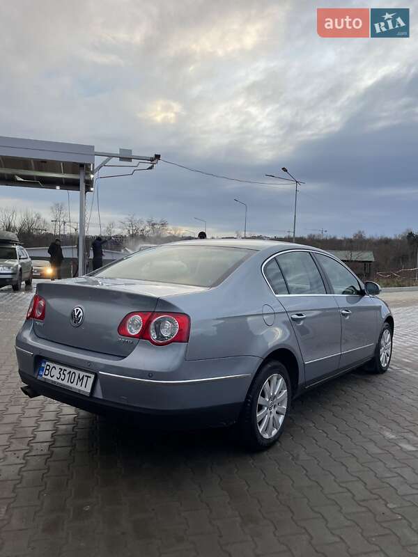 Седан Volkswagen Passat 2010 в Оброшином