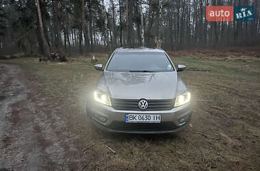 Седан Volkswagen Passat 2012 в Сарнах