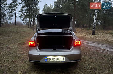 Седан Volkswagen Passat 2012 в Сарнах