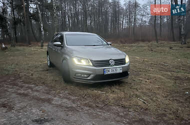 Седан Volkswagen Passat 2012 в Сарнах