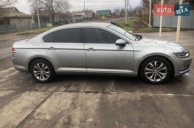 Седан Volkswagen Passat 2015 в Врадиевке