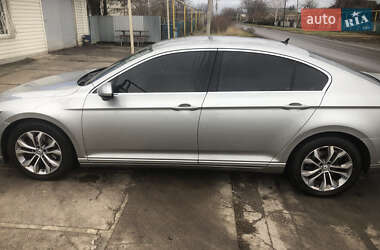 Седан Volkswagen Passat 2015 в Врадиевке