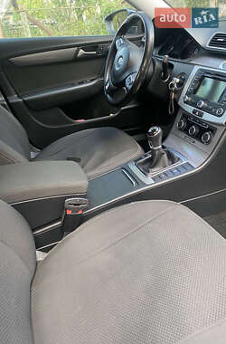 Универсал Volkswagen Passat 2011 в 
