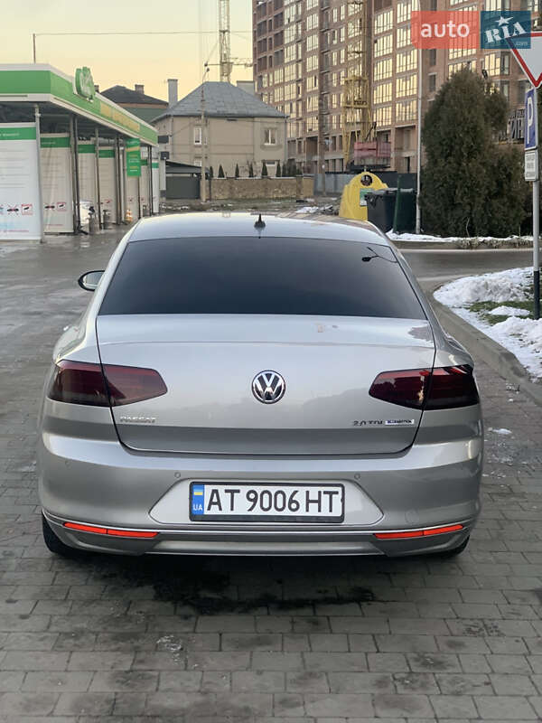 Седан Volkswagen Passat 2015 в Ивано-Франковске