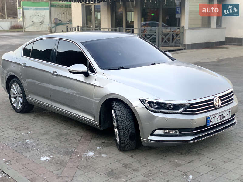 Седан Volkswagen Passat 2015 в Ивано-Франковске