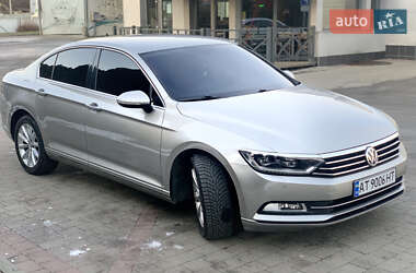 Седан Volkswagen Passat 2015 в Ивано-Франковске