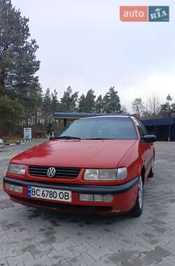 Седан Volkswagen Passat 1995 в Добросині