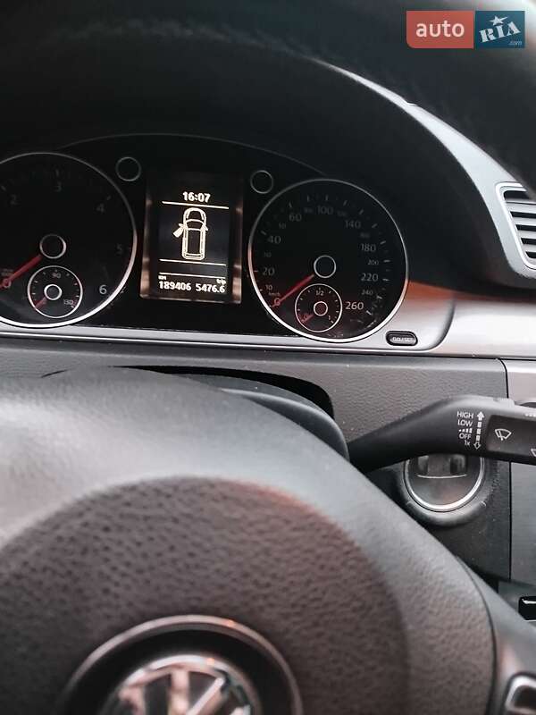 Універсал Volkswagen Passat 2012 в Ужгороді