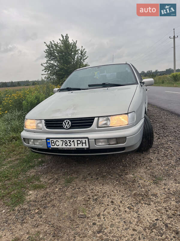 Седан Volkswagen Passat 1994 в Львове