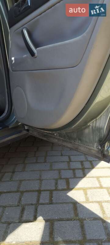Седан Volkswagen Passat 2003 в Львові