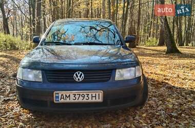 Седан Volkswagen Passat 2000 в Житомирі