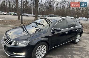 Універсал Volkswagen Passat 2011 в Києві