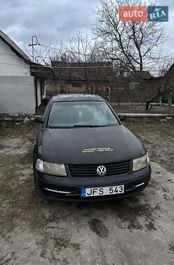 Седан Volkswagen Passat 1998 в Миронівці