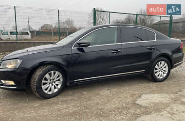 Седан Volkswagen Passat 2011 в Хусті