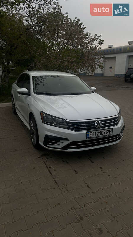 Седан Volkswagen Passat 2016 в Одессе