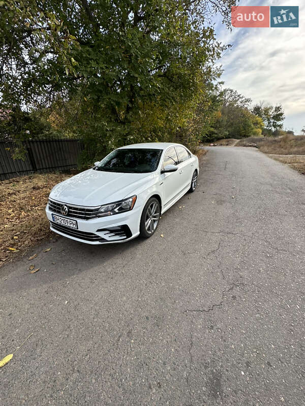 Седан Volkswagen Passat 2016 в Одессе