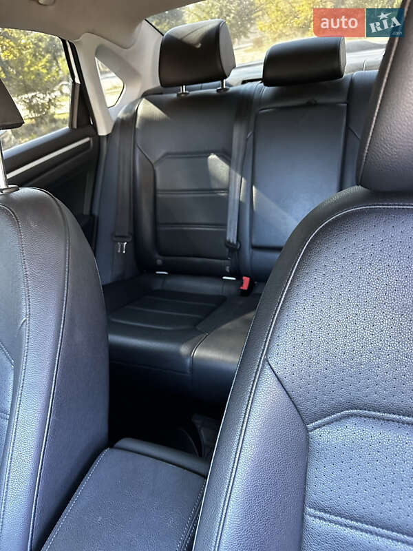 Седан Volkswagen Passat 2016 в Одессе