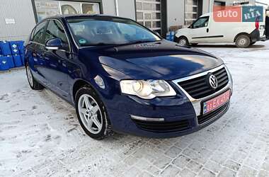 Седан Volkswagen Passat 2006 в Сарнах