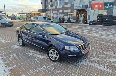 Седан Volkswagen Passat 2006 в Сарнах