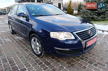 Седан Volkswagen Passat 2006 в Сарнах