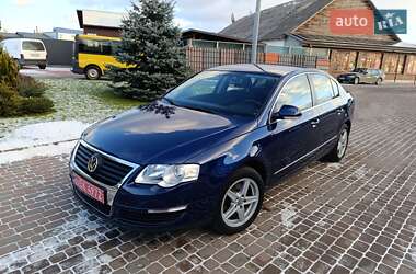 Седан Volkswagen Passat 2006 в Сарнах