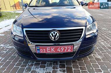 Седан Volkswagen Passat 2006 в Сарнах