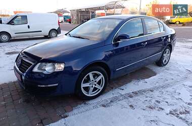 Седан Volkswagen Passat 2006 в Сарнах